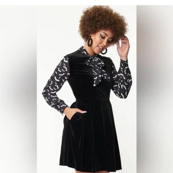 Black velvet and bat pattern dress | Unique Vintage - Picture 2 of 5